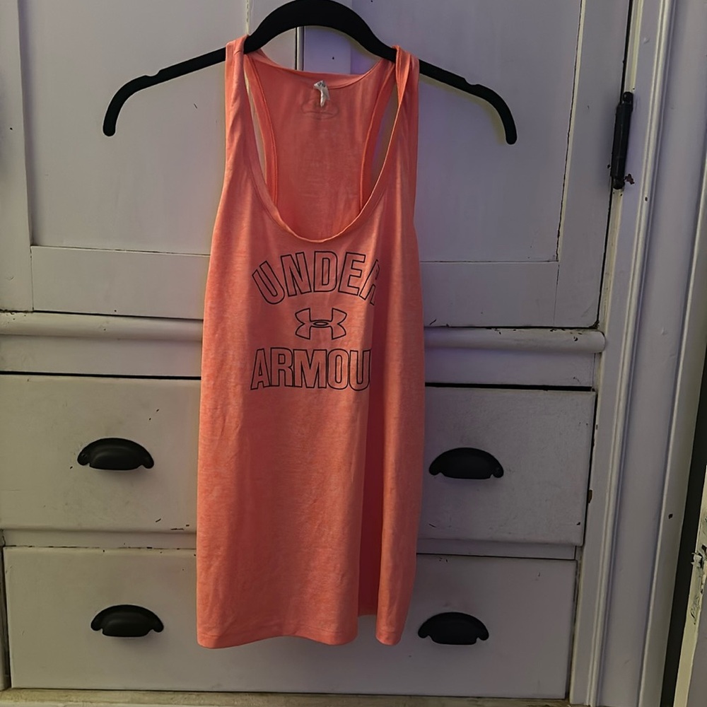 Women’s underarmour tank like new orangish coral color